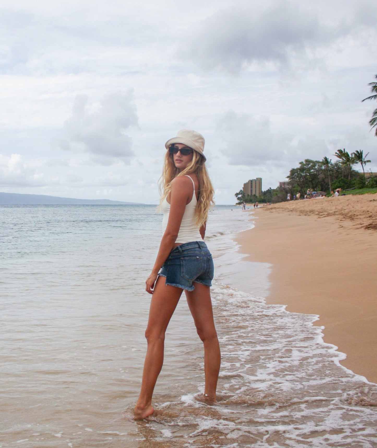 Kancan denim Dark Wash High Rise Raw Hem Shorts Denim Kancan